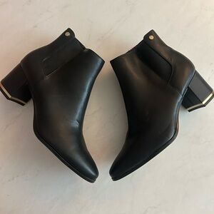 Calvin Klein Fioranna Cow Kansas Smooth Ankle Boots